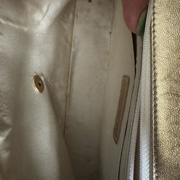 CHANEL Cream Gold Quilted Shoulder Bag - Picture 7 of 9